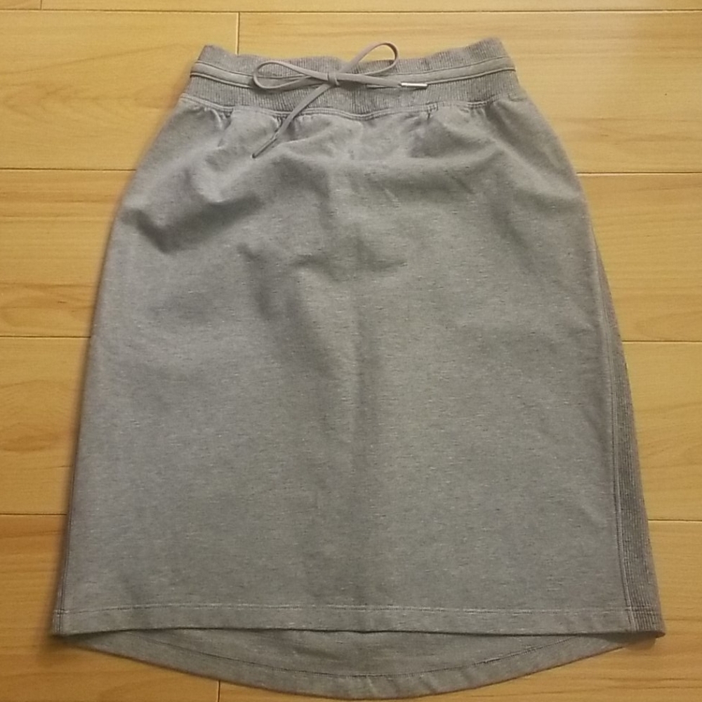 Lululemon gray skirt